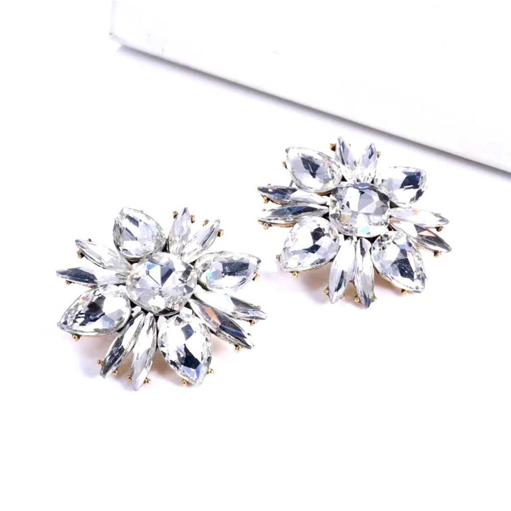 Clear silver flower rhinestone earrings